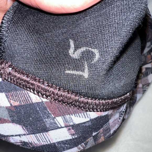 Lululemon 🍋 Energy Bra Medium Support, B–D Cup Size 6 - Picture 9 of 9